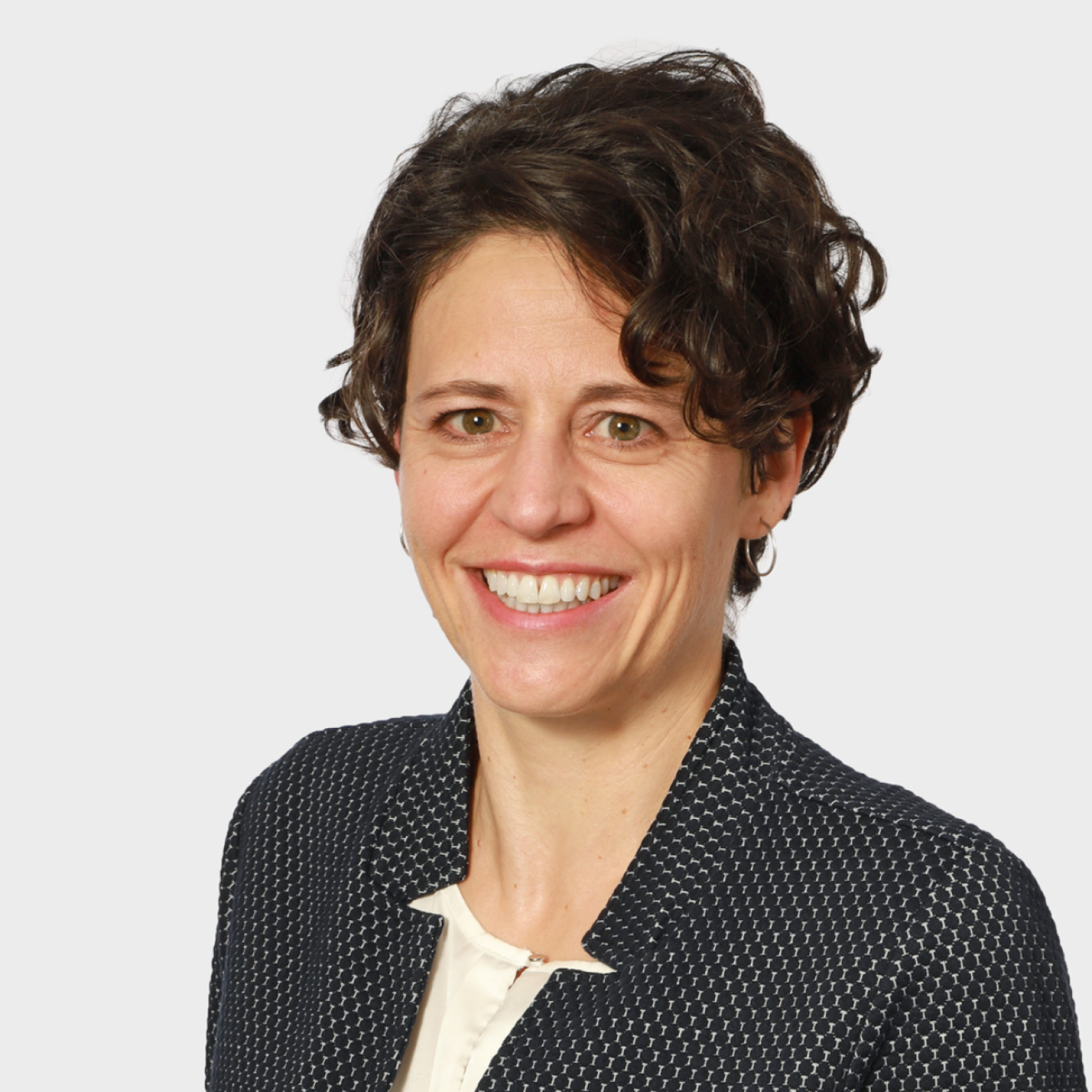 Miriam Soliva in einem weissen Hintergrund.